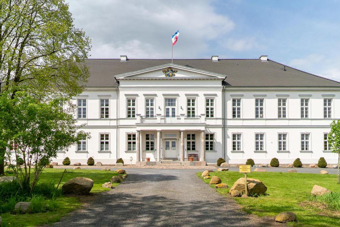Gutshaus Gross Helle Apartment Moelln ภายนอก รูปภาพ