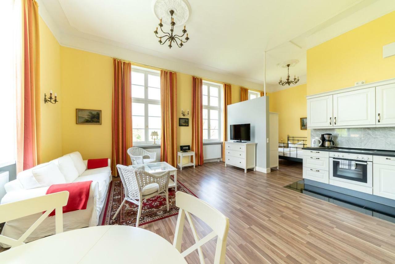Gutshaus Gross Helle Apartment Moelln ภายนอก รูปภาพ