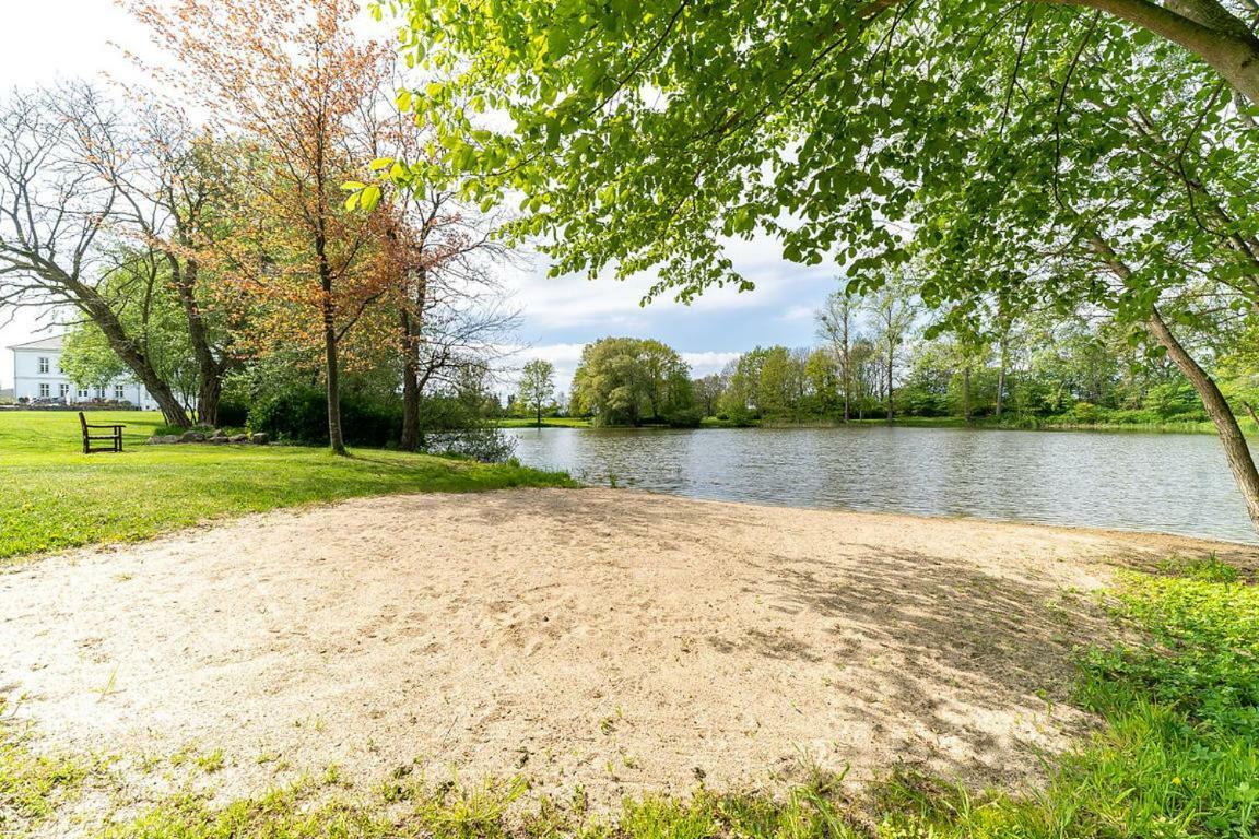 Gutshaus Gross Helle Apartment Moelln ภายนอก รูปภาพ