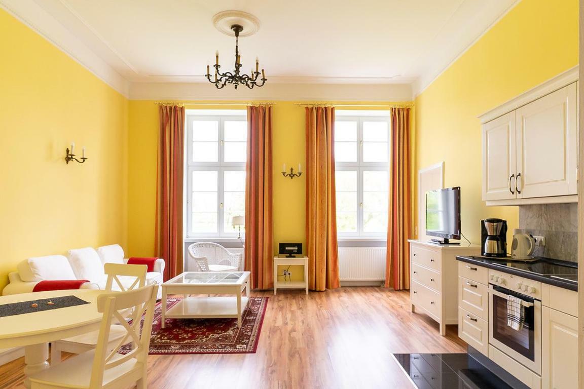 Gutshaus Gross Helle Apartment Moelln ภายนอก รูปภาพ